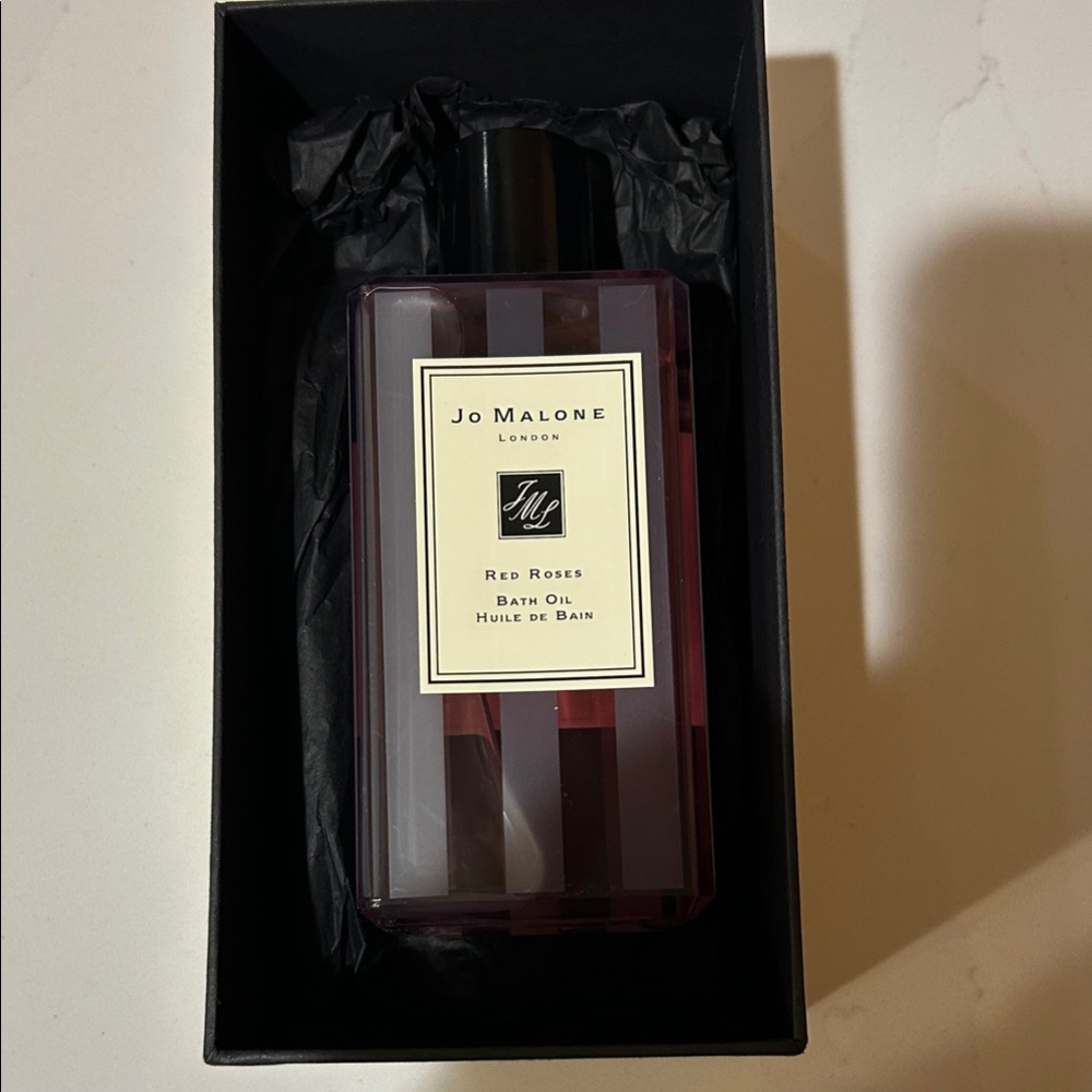 NIB Jo Malone Red Roses Bath Oil - Elegant Black and Red Design